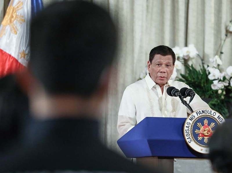 Tổng thống Philippines quay trở lại nghề dạy học sau khi nghỉ hưu